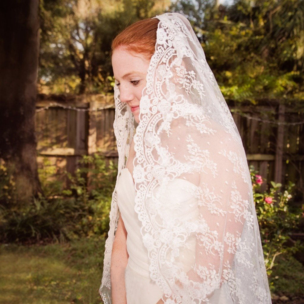 Mantilla Pearl Cathedral Wedding Veil With Cathedral Veil -   Wedding  veil accessories, Wedding bridal veils, Wedding veils lace